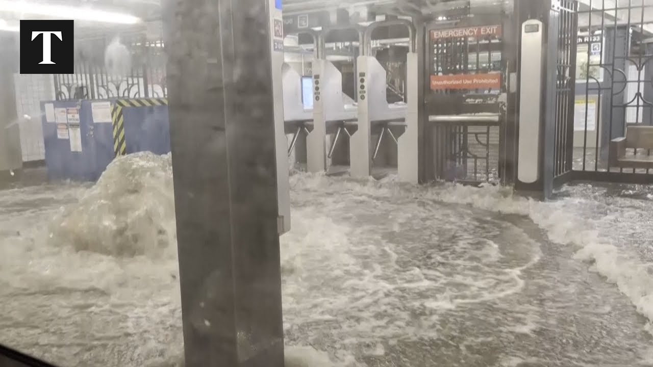 Shocked Passengers Film As New York Subway Fills With Floodwater - YouTube