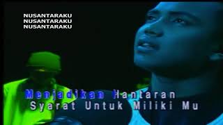 Exists   Mengintai Dari Tirai Kamar