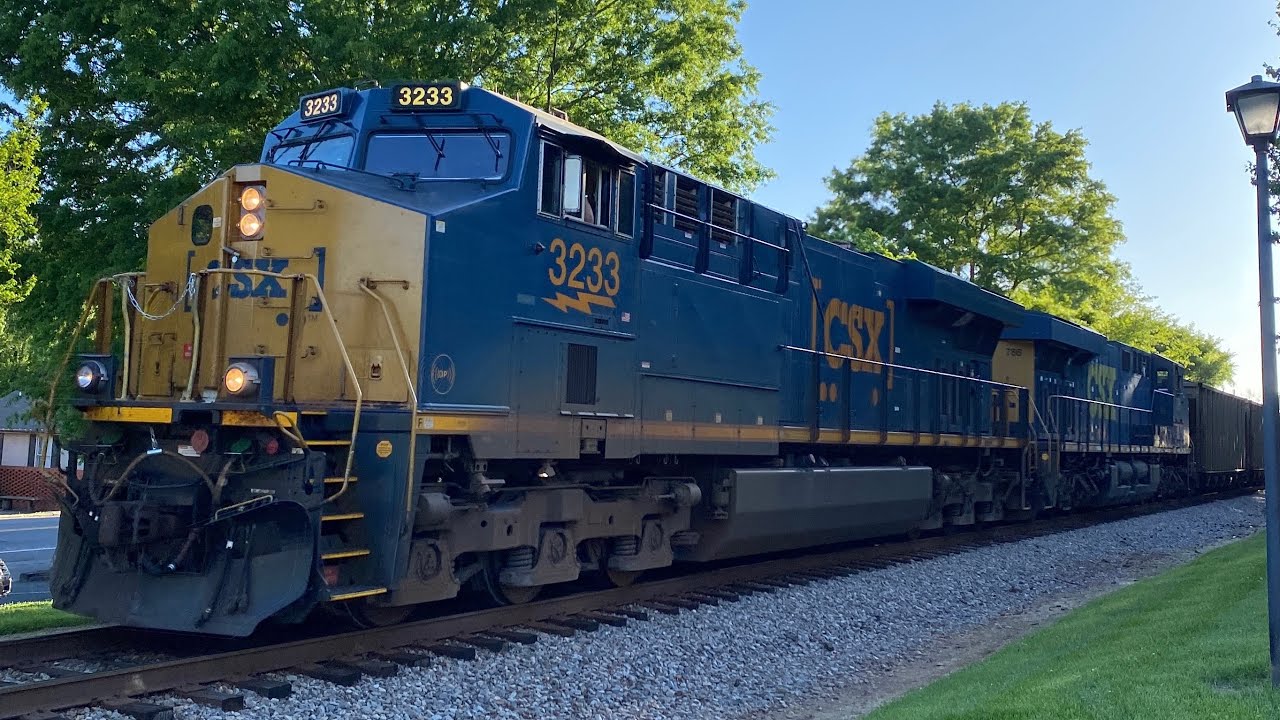 CSX 3233 leads an extremely heavy CSX C905 with a heritage mid dpu!! 4 ...