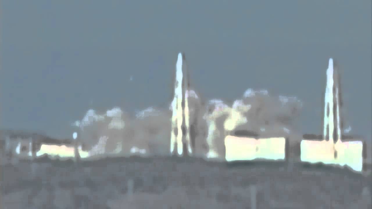 Fukushima reactor 1 explosion (HD March 12 2011 - Japanese nuclear ...