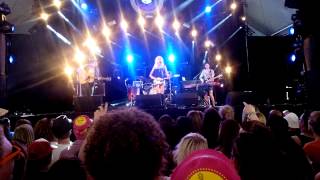 Watch Nina Nesbitt Mr C video