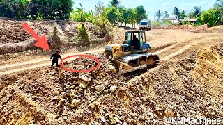 Excellent Pushing Stone By Bulldozer SHANTUI And Dump Truck Unloading For Filling & Make Canal Road