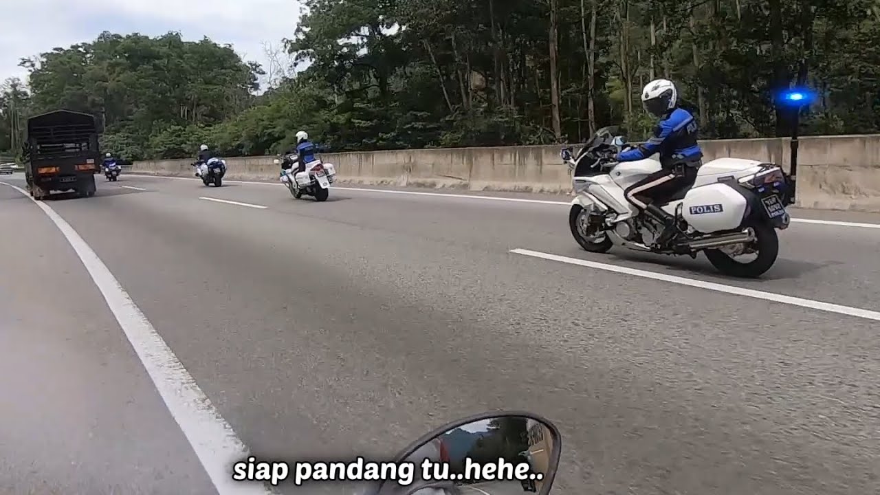 Semáforo Lama Sangat, Lelaki Sempat Turun Motor Borak Dengan Kawan
