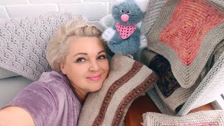 картинка: ХОРОШО ПРОДВИНУЛА ПРОЦЕССЫ 👍 КАК СОЕДИНЯЮ КВАДРАТЫ ПЛЕДА 🧶