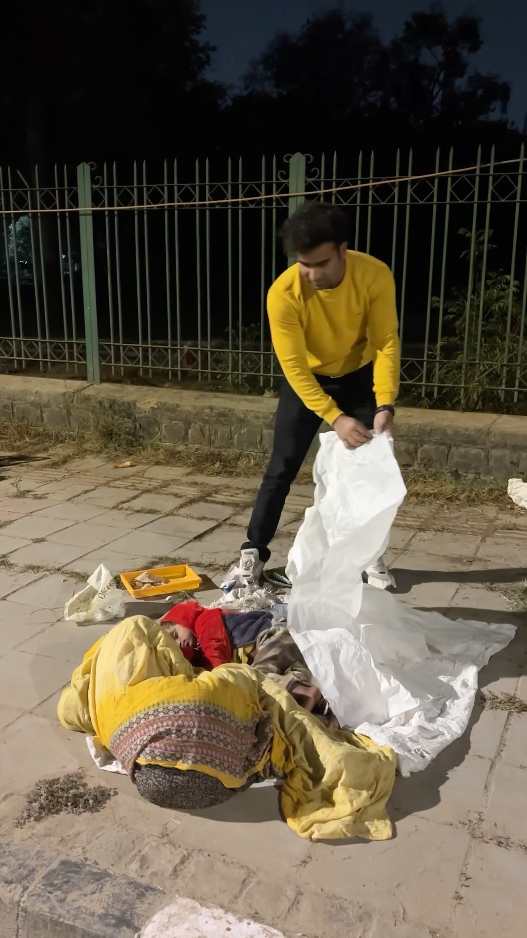 ?माँ बेटे की मजबूरी ???#humanity #respect #helping #trending #viralvideo #youtubeshorts