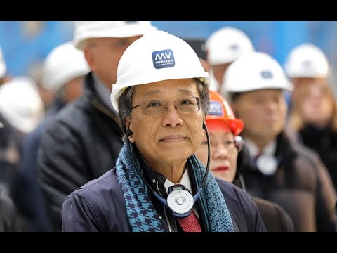 Video: Lim Kok Thay Nettowaarde: Wiki, Getroud, Familie, Trou, Salaris, Broers en susters