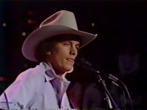 Honky Tonk Downstairs - 1982 Austin City Limits George Strait