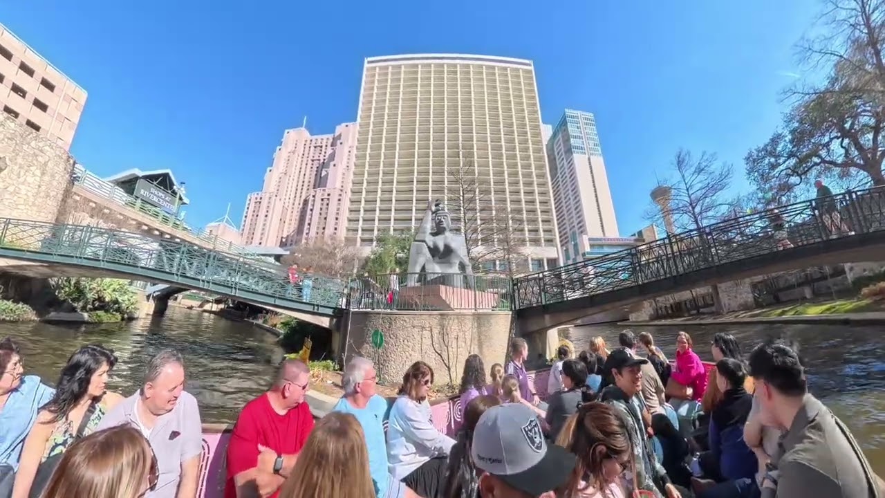 We Spent Valentine’s Day on a River Cruise in San Antonio!