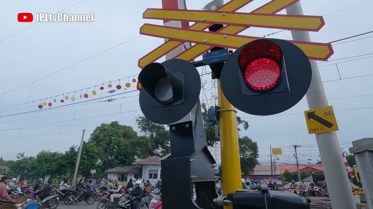 DOWNGRADE ! Alarm Baru Palang SIEMENS Baru Flasher RANDOM di Perlintasan Stasiun Cikarang 