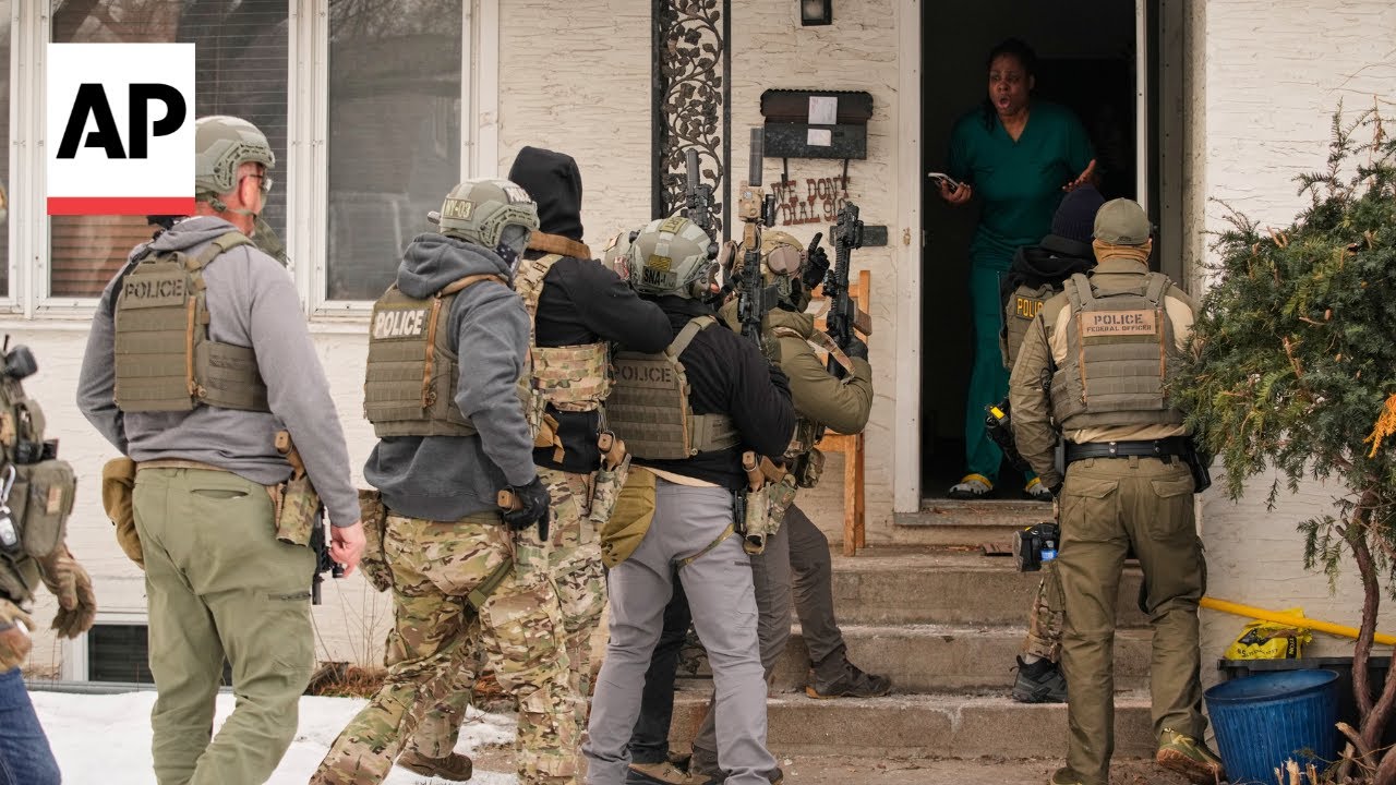 Federal agents arrest man in Minneapolis as protesters surround them ...