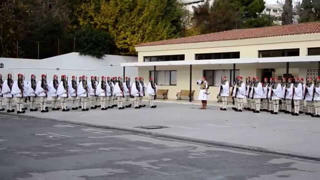 Προεδρική Φρουρά: Η παράδοση της σημαίας