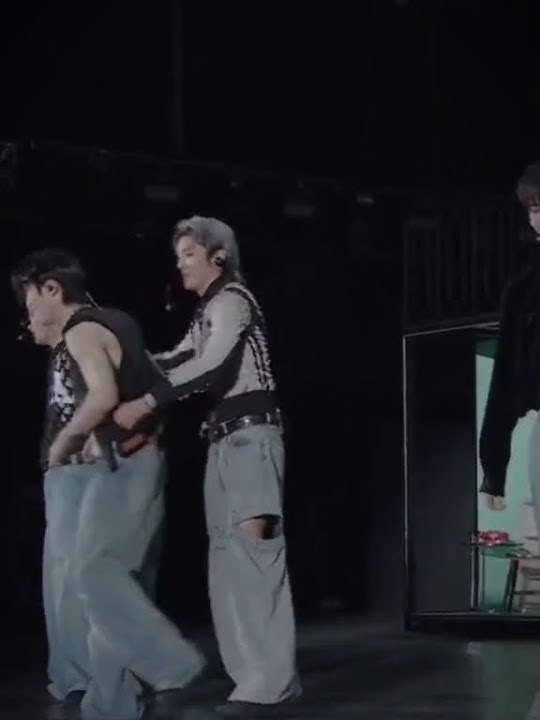 WTF!? JaeYong wilding on stage  #jaeyong #taeyong #jaeyhun #nctu #nct127 #baggyjeans #shorts