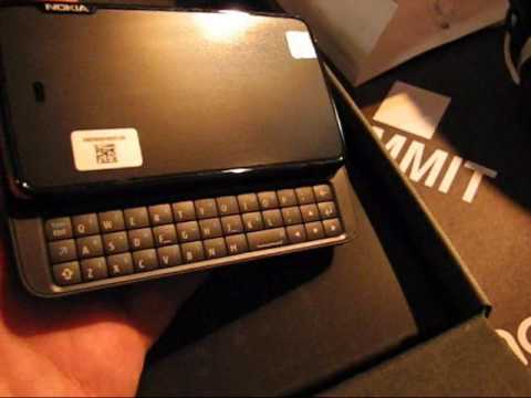 N900 unboxing at Maemo Summit