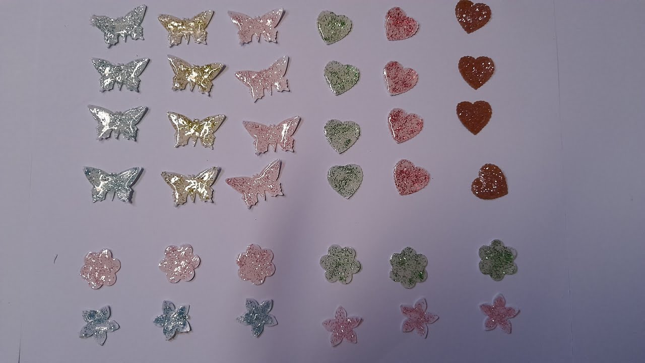 Petits embellissements avec des chûtes de papiers et des gels glitter Action