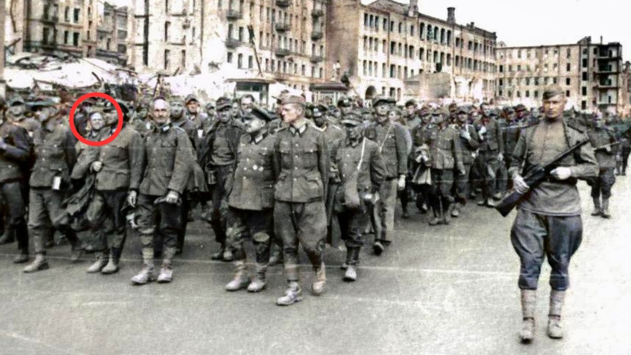 Der Marsch durch Moskau: Das Schicksal von 57.000 Soldaten der 4. Armee