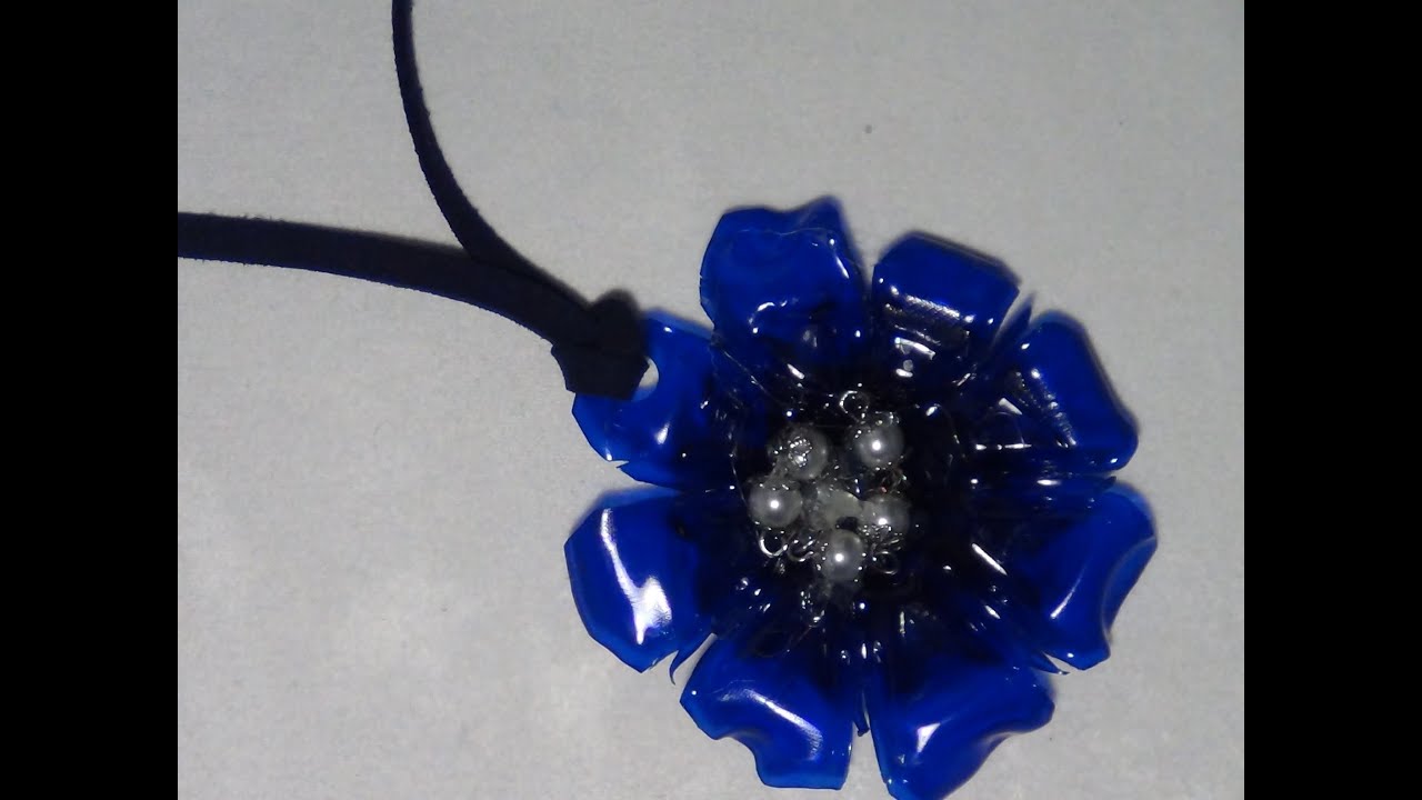 Cómo realizar un colgante con forma de flor para un collar - Necklace with plastic bottle pendant