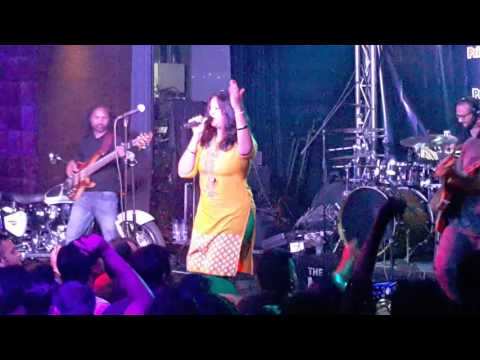 Avial feat Neha Nair Live in Dubai 2016 - Track #Karukara