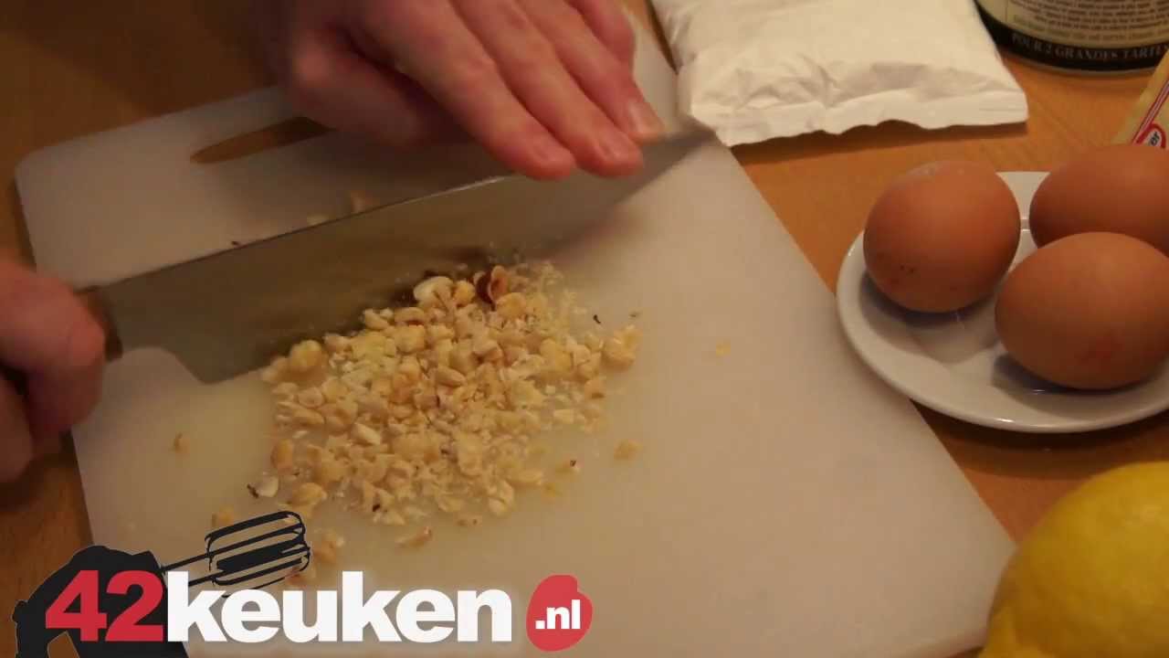 Hazelnoten crushen (voor het fijnhakken)