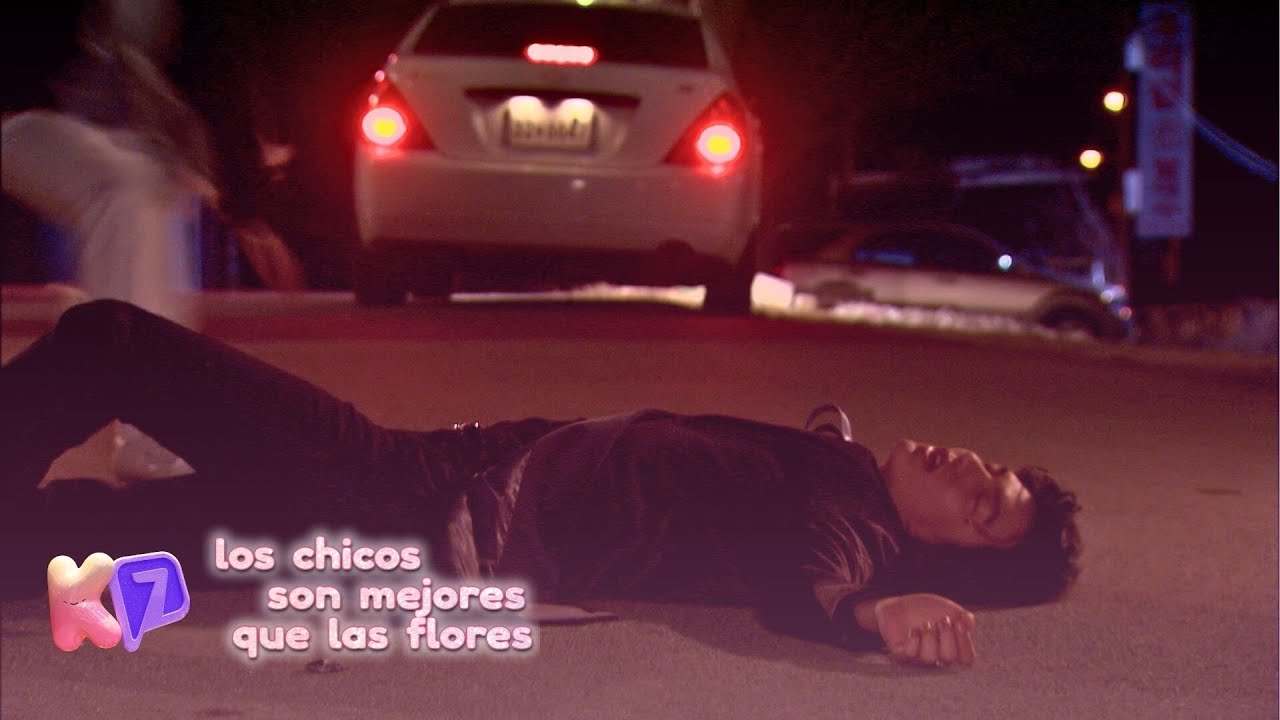 Jun Pyo es atropellado al salvarle la vida a JiHoo 😱❤️‍🩹 | 🌸Los Chicos Son Mejores Que Las Flores