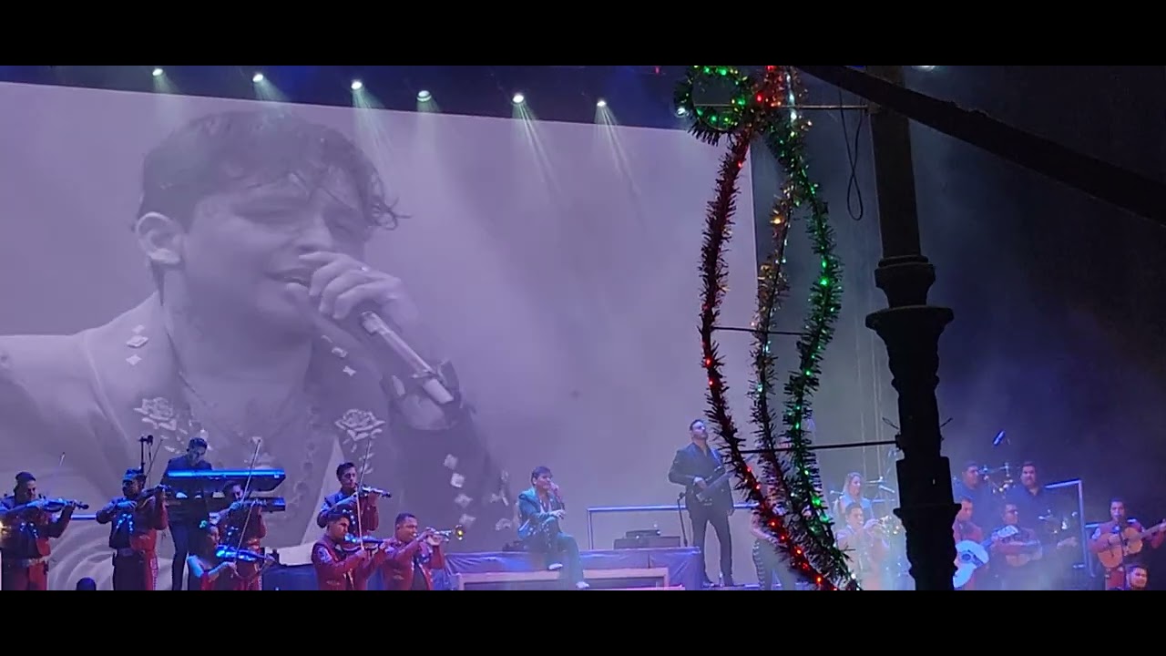 Quedate~christian Nodal en vivo