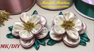 видео: Очаровательные цветочки на заколке, из атласной ленты 5 см. картинка: Очаровательные цветочки на заколке, из атласной ленты 5 см.