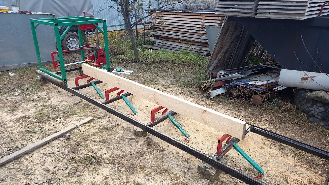 Пилим доску 50 на 200. На своей пилораме из бензопилы Урал. - YouTube