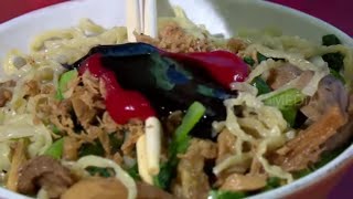 Dani Izone Menjajal Nikmatnya Mie Ayam Jamur Tip Top | MAKAN RECEH (06/08/23)