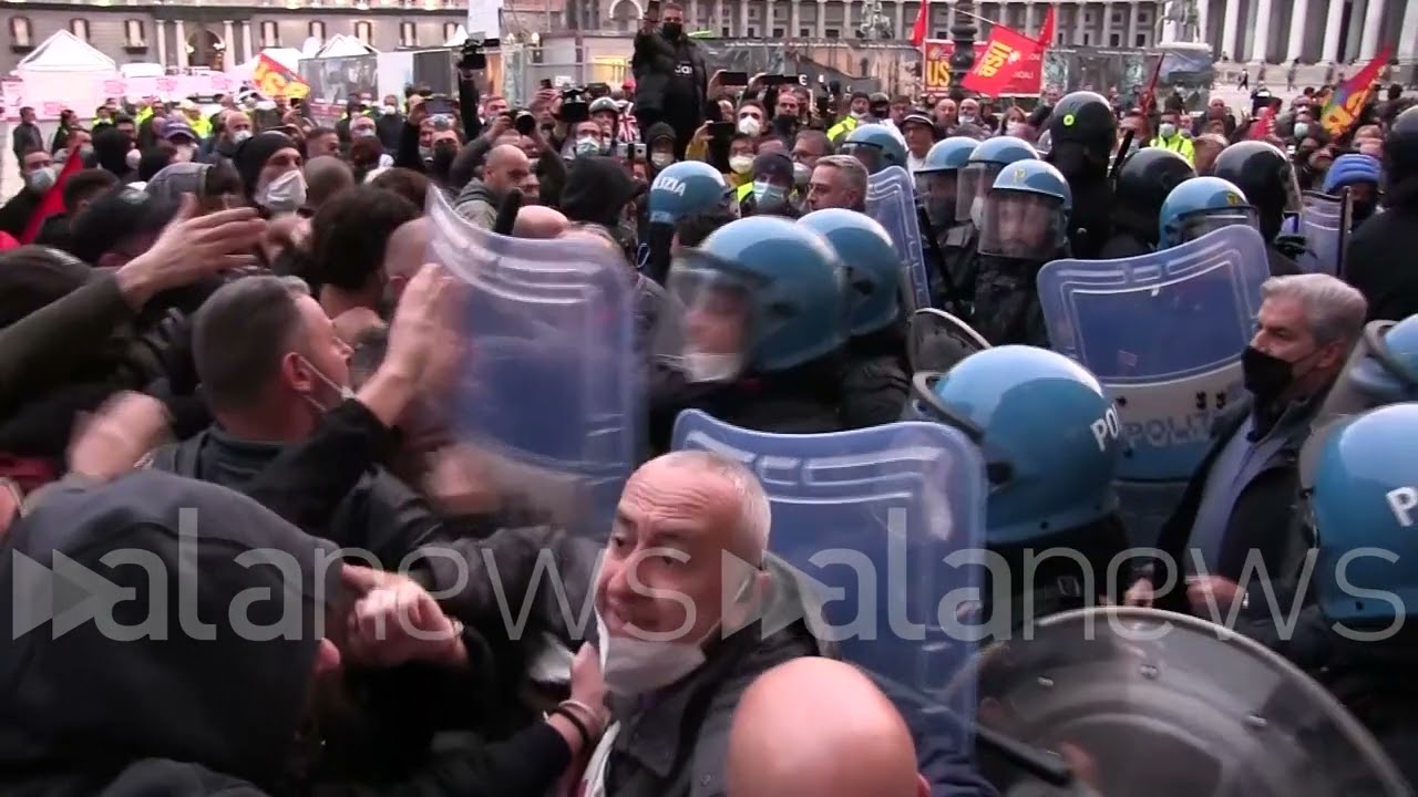 Orlando a Napoli, tensione tra polizia e Disoccupati 7 Novembre