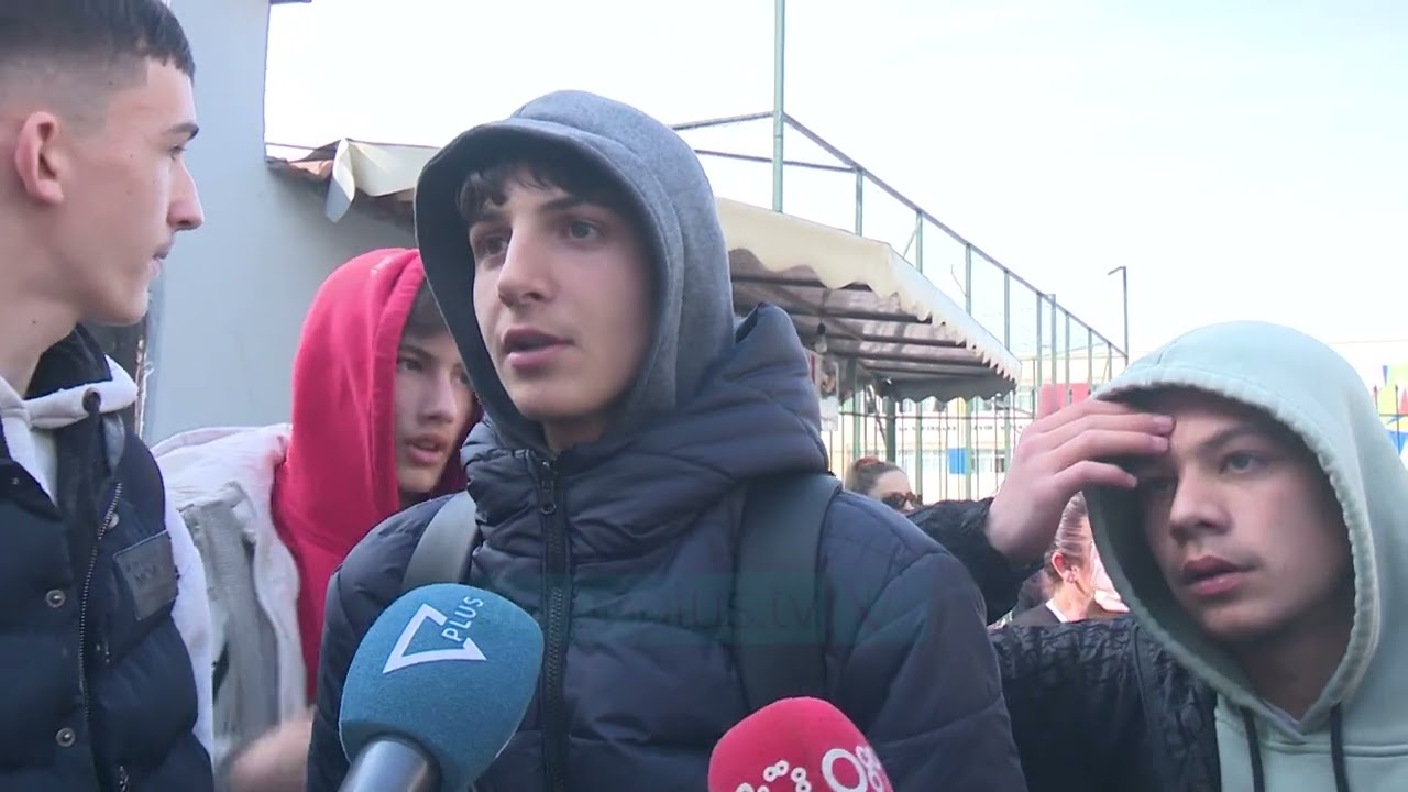 Nxenesit e shkollës “Musine Kokalari”: Kemi mbi dy vjet mesimin me turne - Vizion Plus