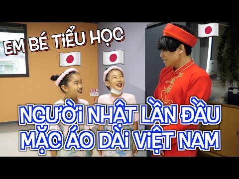 Video YouTuber và em bé tiểu học Nhật Bản lần đầu mặc áo dài... - youtube
