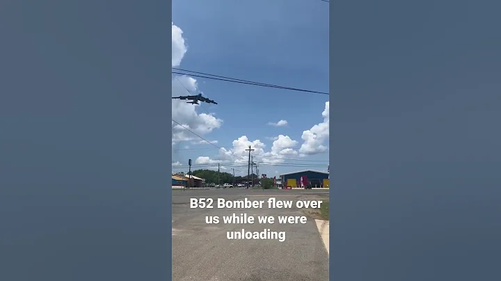 B52 Bomber flew over us while unloading - DayDayNews