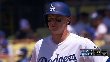 ATL@LAD: Pederson lines an RBI single to right