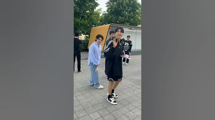 SEVENTEEN spotted filming GOSE in public with CARATS #seventeen #carats #goingseventeen #shorts