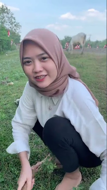Story WA IG | Cewek idaman!! Gelem ngarit ne Sapi