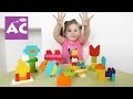 Открываем Lego duplo "Мои первые кубики". Агата построила унитаз и каляку-маляку))