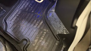 #新型アトレー✨コメリのハイゼットカーゴ用フロアマットを敷きましたが旧型用なので運転席側が形状合いません‼️#でも何とかしたい‼️
