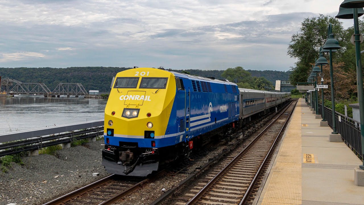Metro North 201 "Conrail" Heritage Unit Debut on the Hudson Line! YouTube