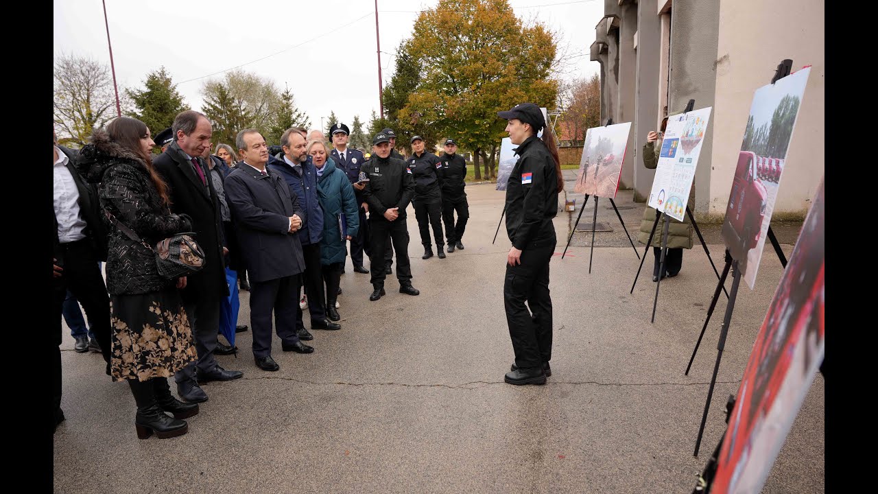 Ministar Dačić-primopredaja sedam vatrogasnih autocisterni doniranih SVS-u projekat „EU za Srbiju