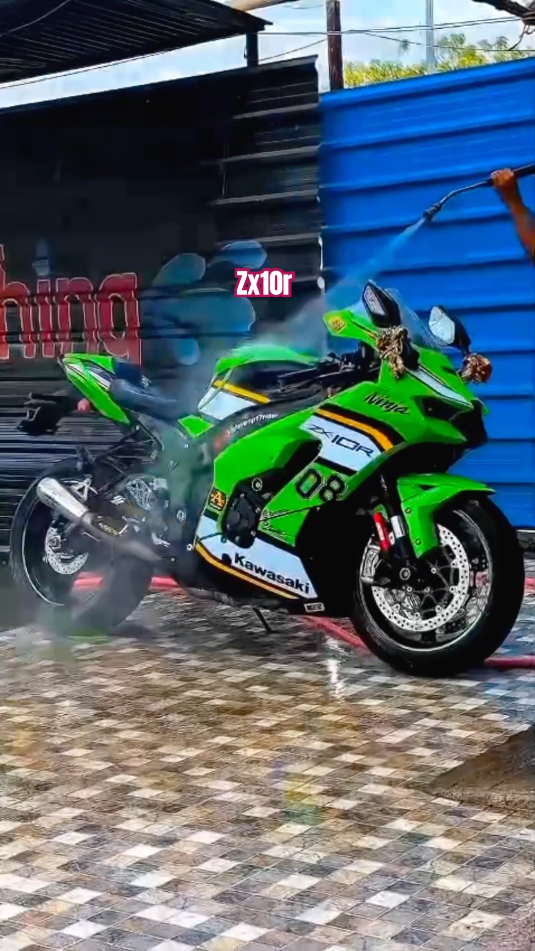 Zx10r washing shorts. Cleaning the dream bike of every middle