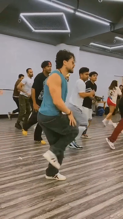 Masti- Masti Tiger Shroff dance classes 🥰😎😘😊 #tigershroff #dance #learning #shorts #viralvideo