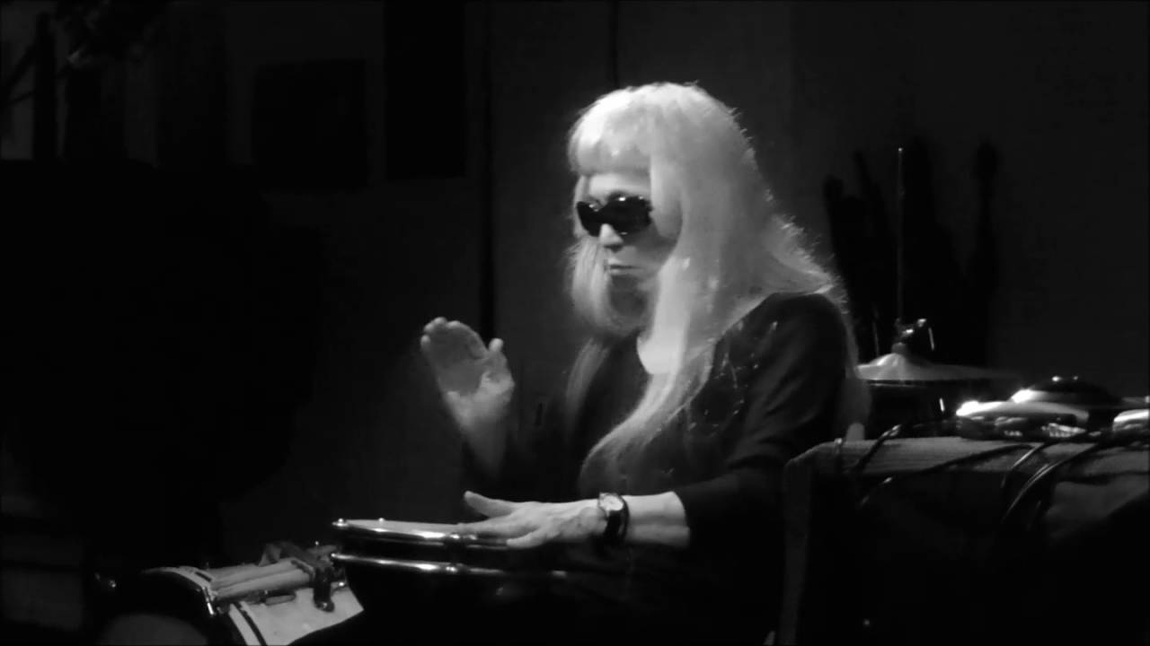 灰野敬二 パーカッション ソロライブ、 カフェオト ロンドン - YouTube
