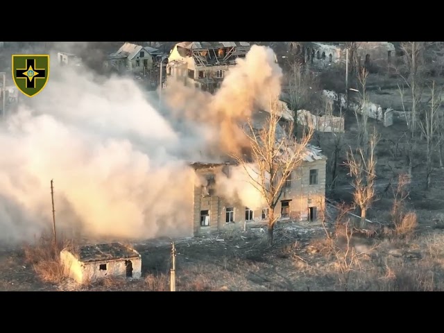 Ukrainian Tank Takes Out Russian Soldiers Hiding In Damaged Buildings In Donetsk