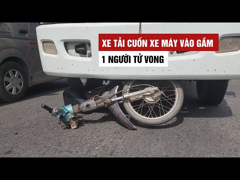 Video Đau lòng xe tải cuốn xe máy vào gầm, 1 người tử vong... - youtube