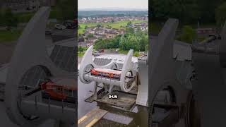 Cette roue géante transporte des bateaux... à travers la terre!