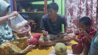 perkerjaan bang jek dan ibu dikasih ikan sama bang dk keluarga tani