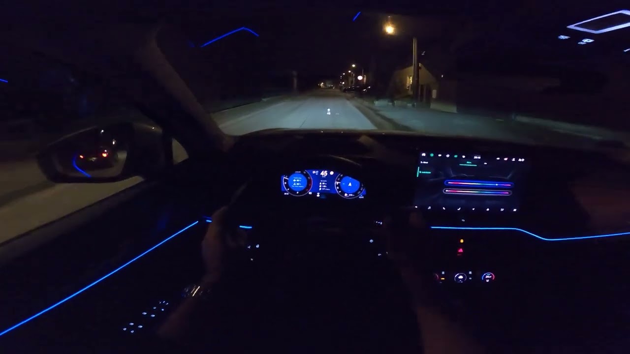 2025 Škoda Kodiaq 1.5 eTSI 110 kW | night POV driving