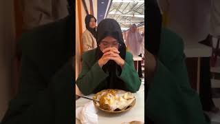 Wanita Berkerudung Berdoa dengan Musik Islami Bernuansa Kristen, Bikin Semua Orang Tertawa #shorts