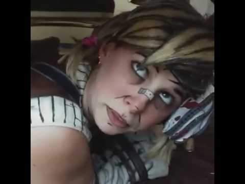 Tiny Tina playing at TriCon camera iphone 8 plus apk