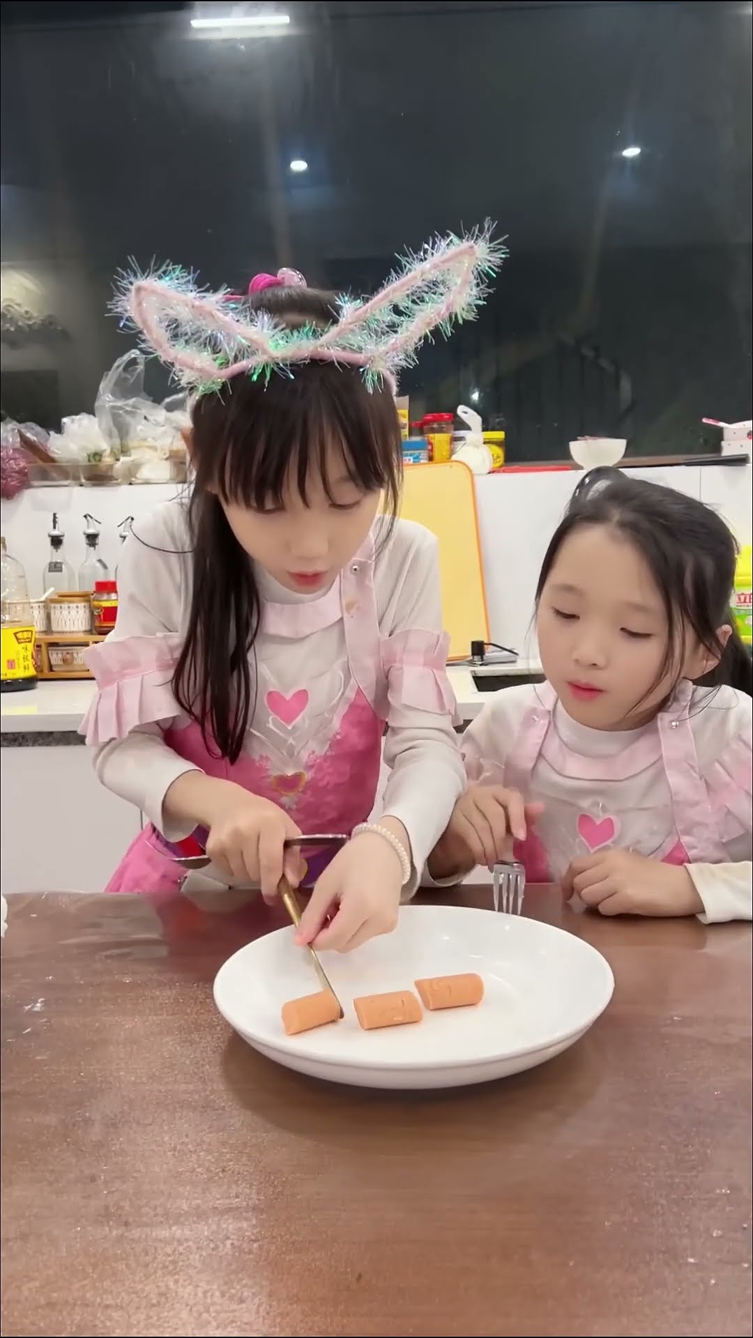 姐妹就应该相互爱着对方！ #斗罗大陆 #唐老六 #唐舞桐