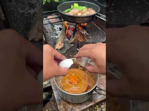 【キャンプ飯】チキンラーメンの美味しい食べ方#キャンプ#ソロキャンプ #shorts